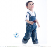 Macacão jeans  de 2 a 5 anos